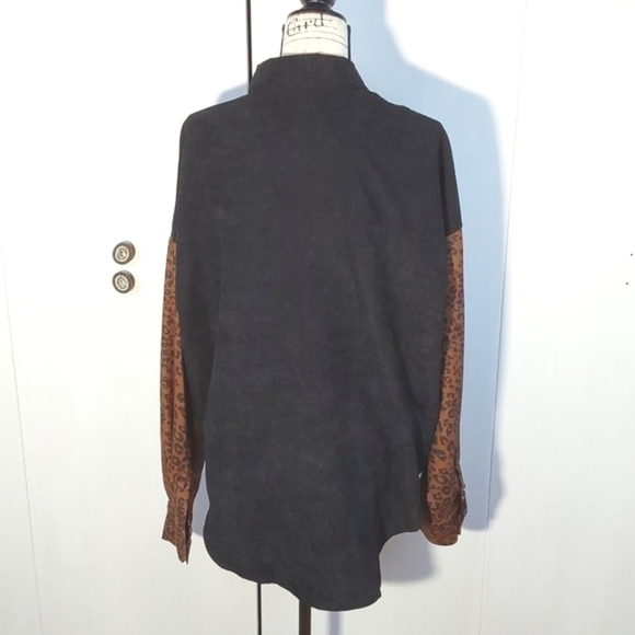 Boutique- Black Corduroy Top W/ Animal Print Leopard  Button Down edgy mod Sz.XL - Picture 5 of 8